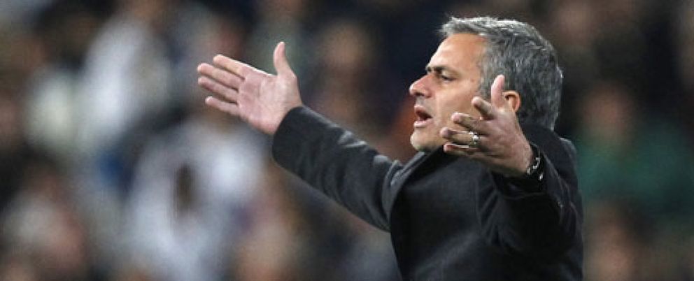 Foto: La UEFA castiga con un partido a José Mourinho por el 'show de Amsterdam'