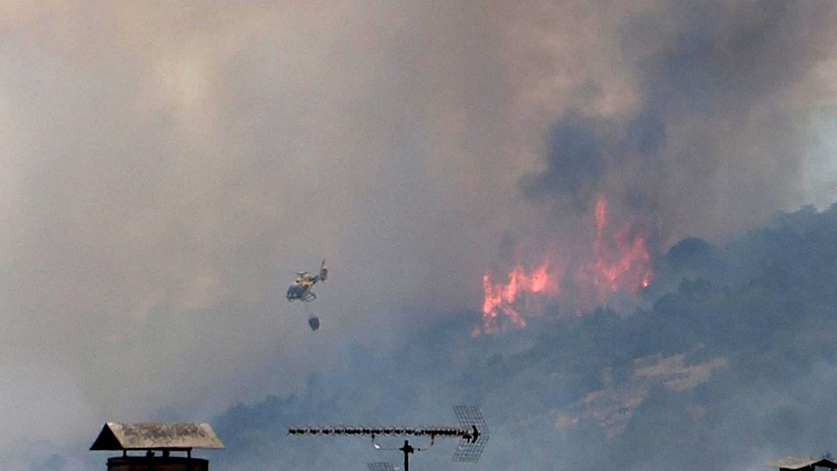 Previsión "esperanzadora" en los incendios forestales de Toledo y Madrid, aún activos