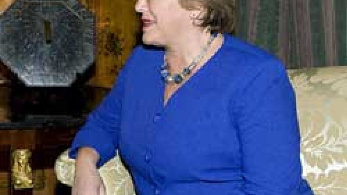 Michelle Bachelet saluda a la "vicepresidenta de la República de España"