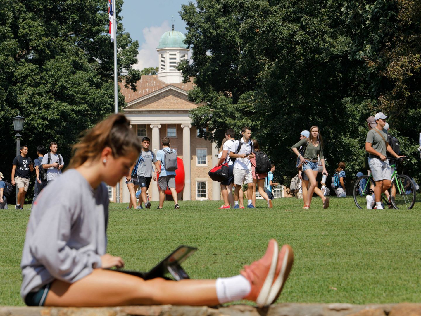 Estudiantes en el campus de la Universidad de Carolina del Norte, en Chapel Hill. (Reuters)