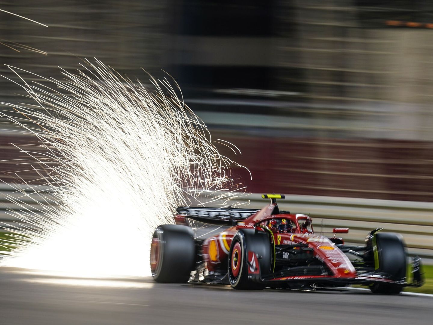 Carlos Sainz fue al ataque en toda la carrera. (Reuters/David Davies)