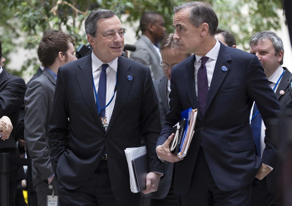 Foto: El presidente del BCE, Mario Draghi (izda.) y el gobernador del Banco de Inglaterra, Mark Carney