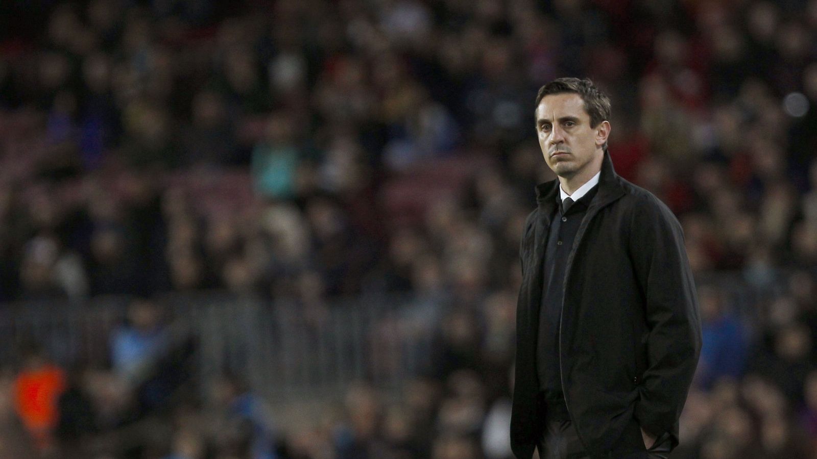 Foto: Neville podría dejar de ser entrenador del Valencia en estos días (EFE).