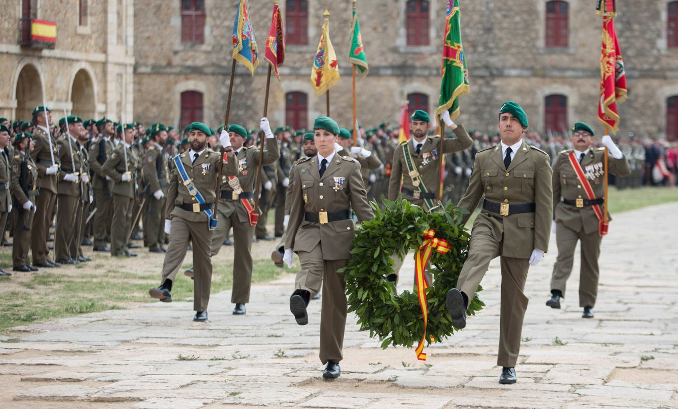 Homenaje a los caído del Regimiento Arapiles 62 en Figueres. (D.B.)