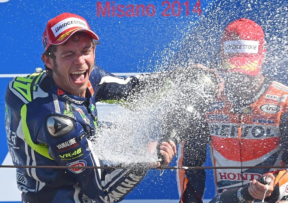Foto: Valentino Rossi, en el podio de Misano (Efe).