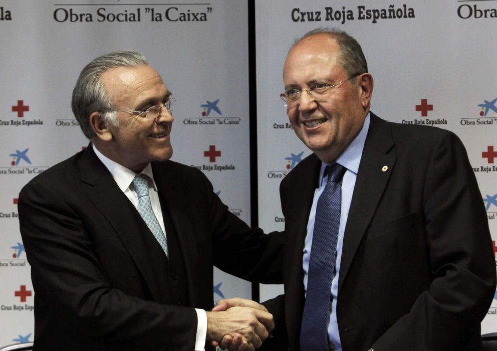 Foto: El presidente de La Caixa, Isidro Fainé (i), y el presidente de Cruz Roja Española, Juan Manuel Suárez del Toro. (EFE)