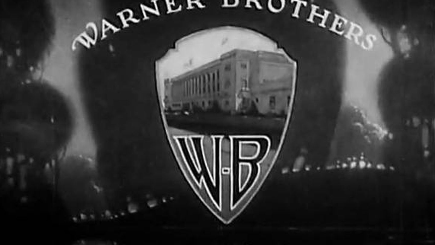 Captura de pantalla con el logo de la compañía y el cine al fondo.