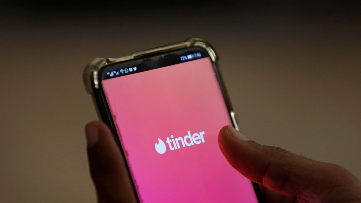 Pakistán prohíbe las 'apps' de citas Tinder y Grindr por contenido "inmoral" e "indecente"