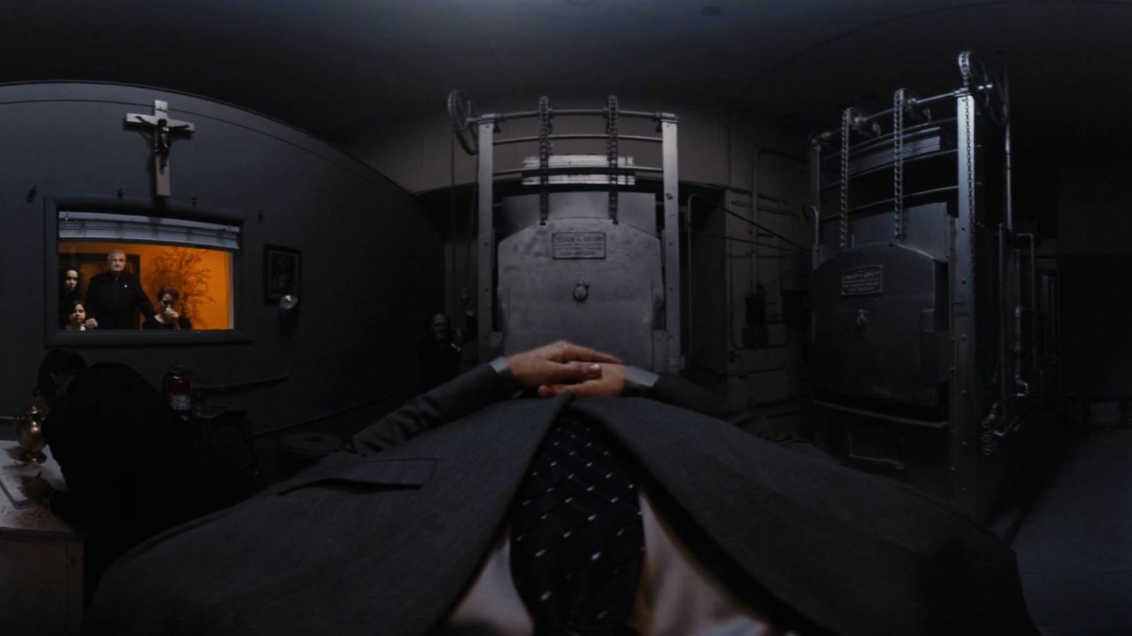 Foto: Tu cuerpo a punto de ser incinerado en la película de realidad virtual 'Mule' de Guy Shelmerdine. (EC)