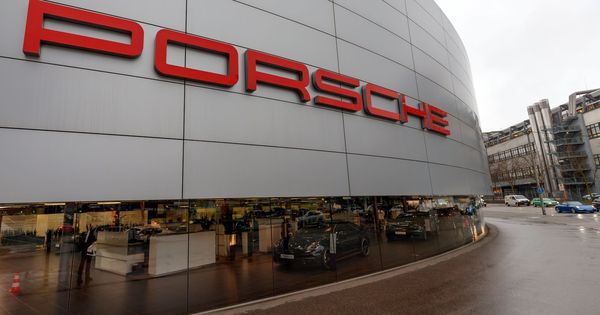 Foto:  Fotografía de archivo del 26 de enero de 2018 que muestra el logotipo del fabricante alemán Porsche. (EFE)