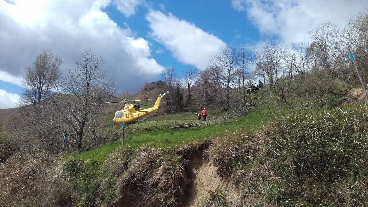 Fallece una niña de 3 años en Cantabria, tras volcar un tractor en que viajaba