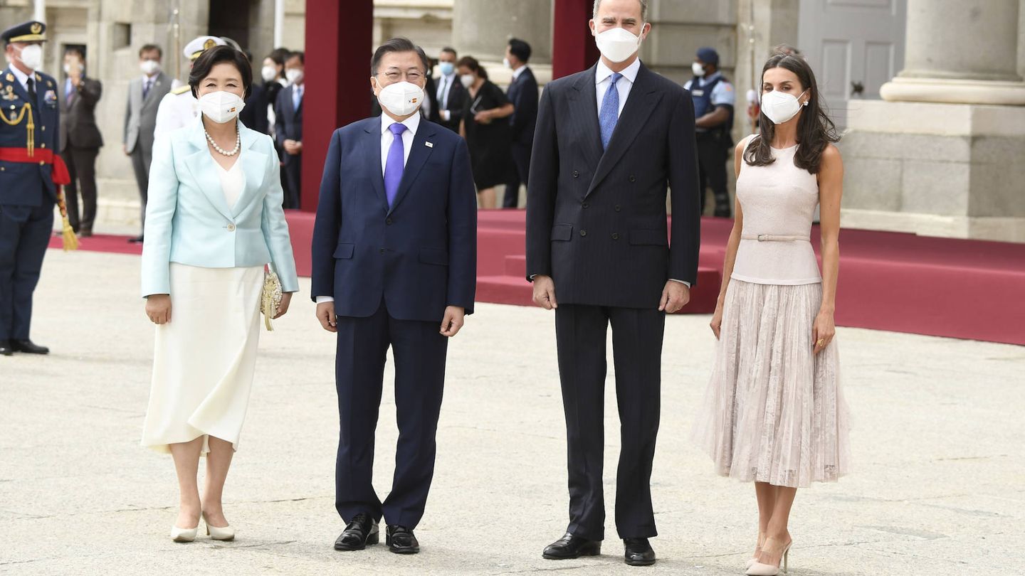 Los Reyes, con el presidente de Corea y su esposa. (LP)