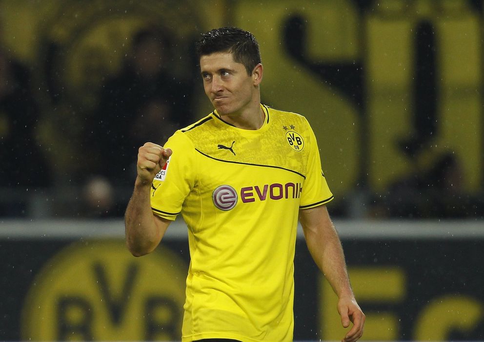 Foto: Robert Lewandowski celebra un gol con el Borussia de Dortmund esta temporada.