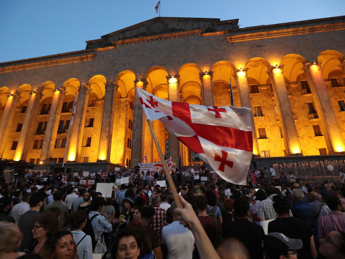 Foto: Una manifestación en Tiflis en una imagen de archivo. (EFE)