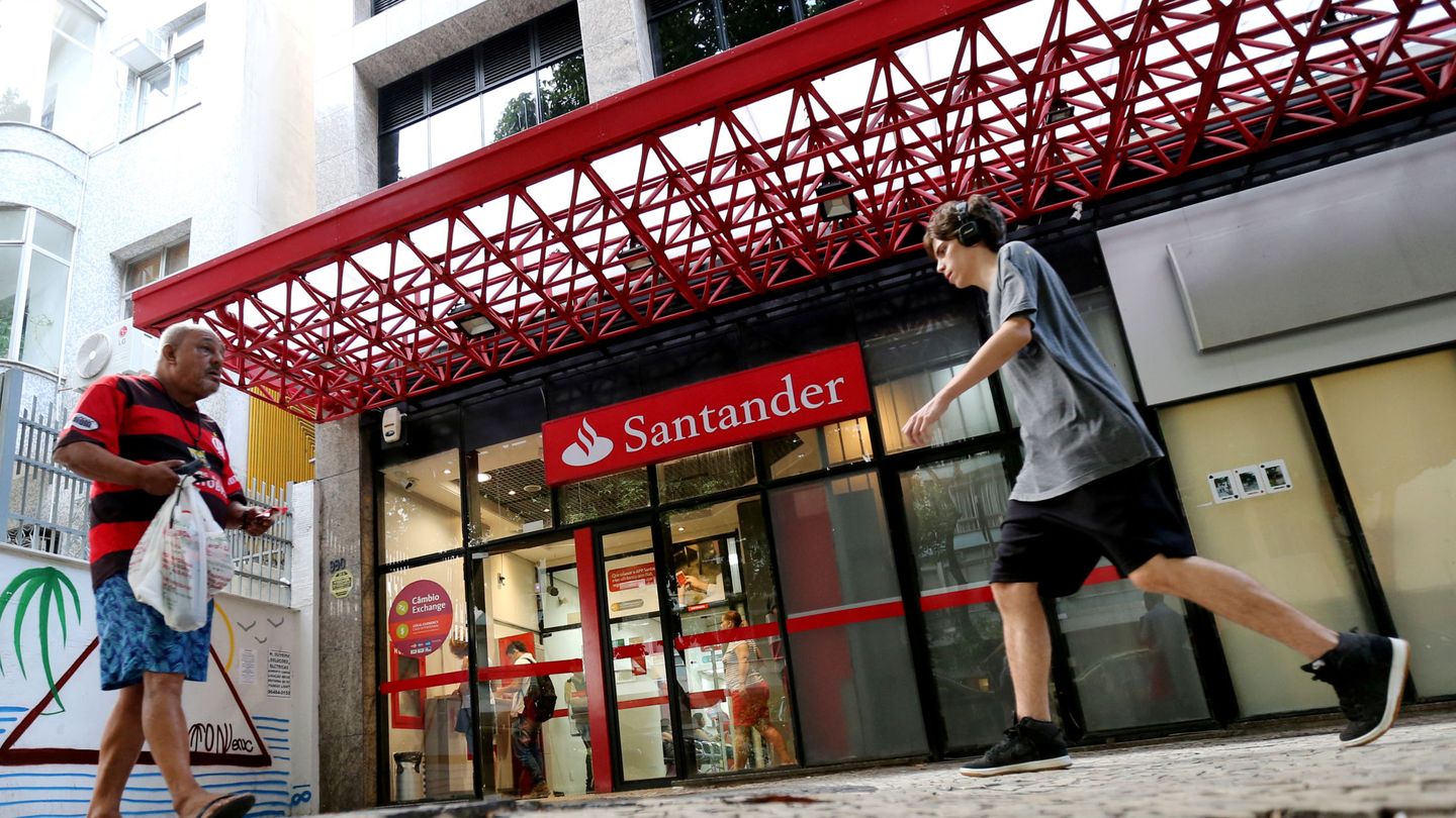 Una sucursal del Banco Santander en Río de Janeiro. (Reuters)