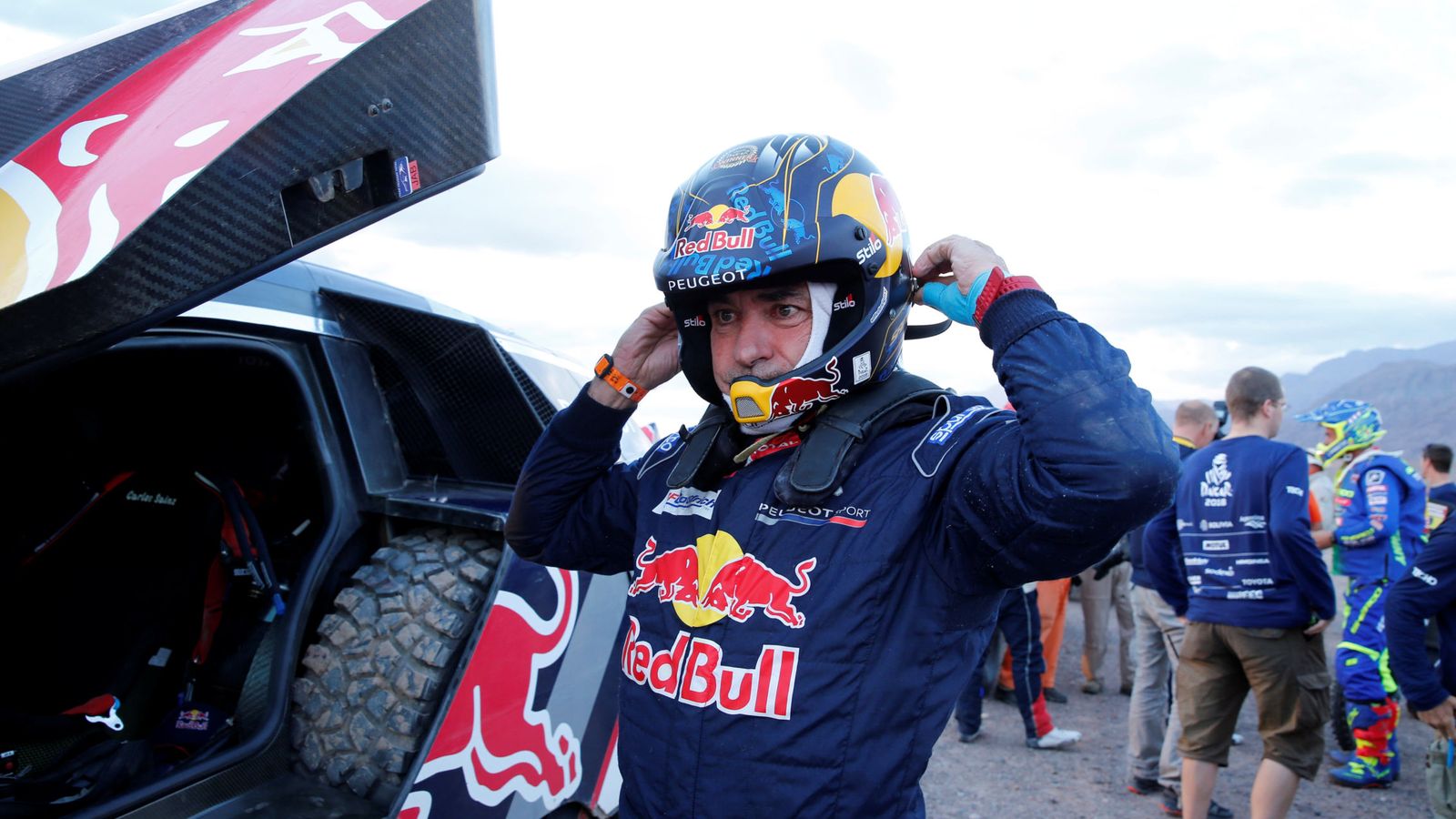 Foto: Carlos Sainz, líder a falta de cuatro etapas del Dakar. (Reuters)