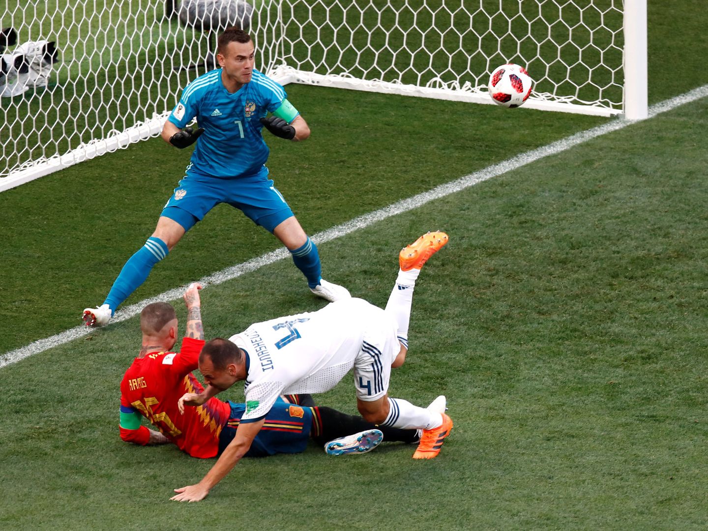 La acción del primer gol de España. (Reuters)