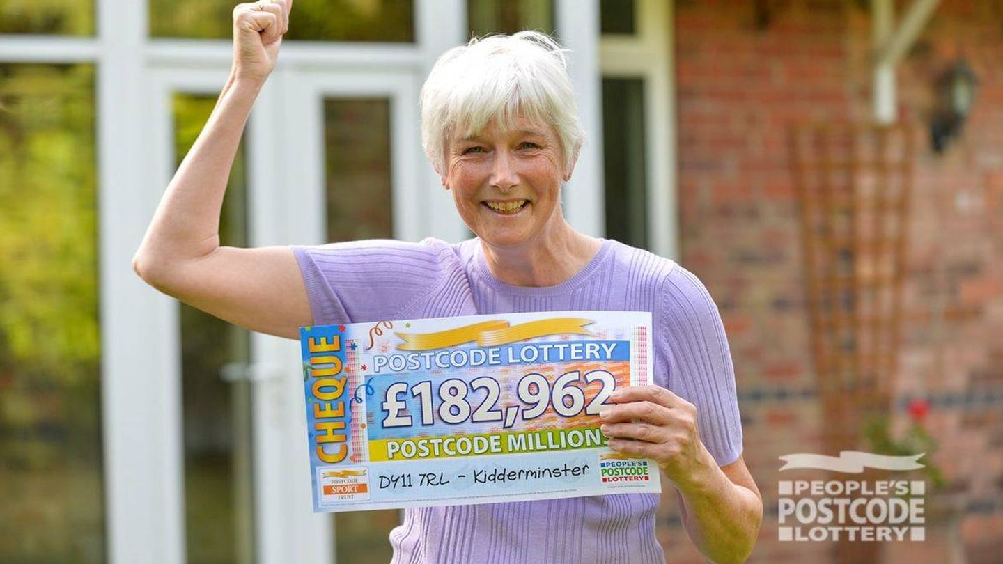 Joan Holland, ganadora de 182.962 libras esterlinas. Foto: People's Postcode Lottery
