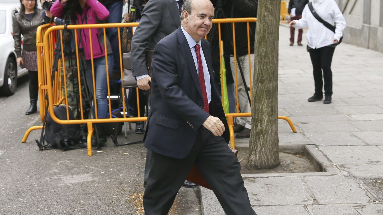 Foto: Gaspar Zarrías llega al Tribunal Supremo para declarar como imputado en el caso de los ERE falsos (EFE)