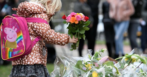 Foto: Acto en homenaje a las víctimas del tiroteo de Utrecht. (Reuters) 
