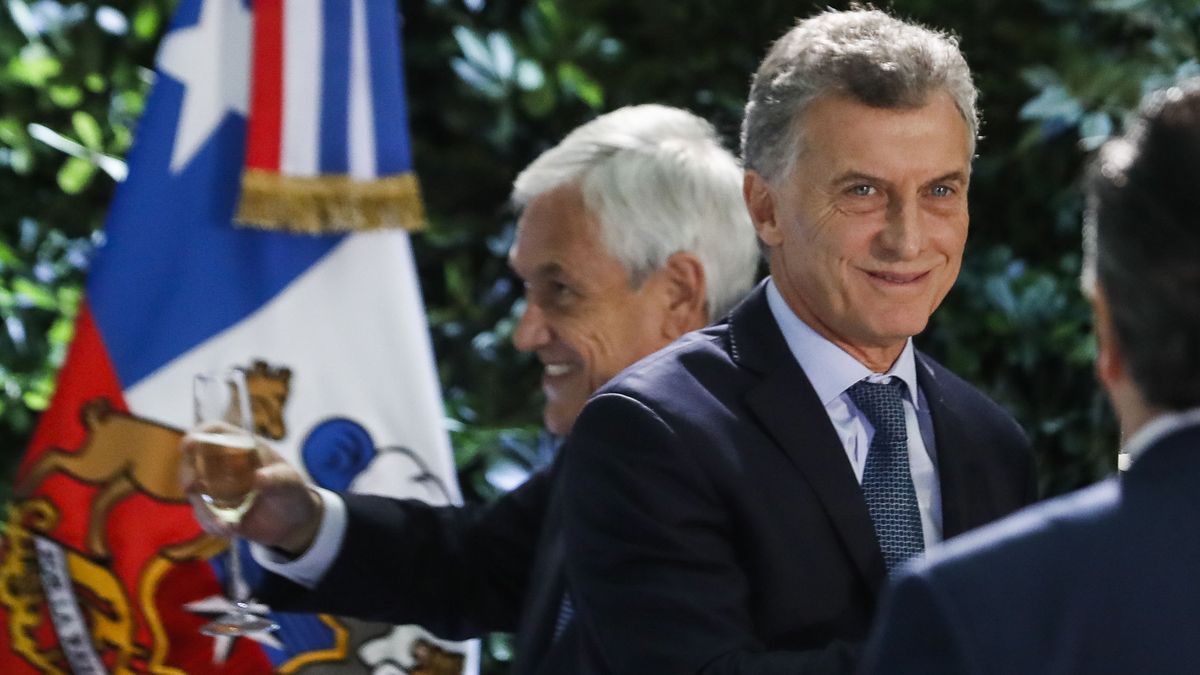 Argentina pide "apoyo financiero" al FMI para detener el desplome del peso