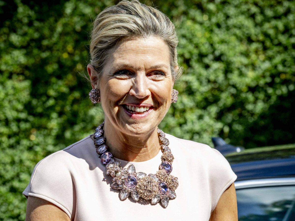 Foto: La reina Máxima de Holanda con su original collar. (Gtres)
