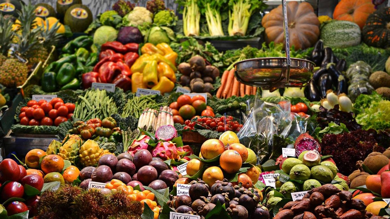 Foto: Las frutas y las verduras son esenciales para mantener una dieta equilibrada (Unsplash)