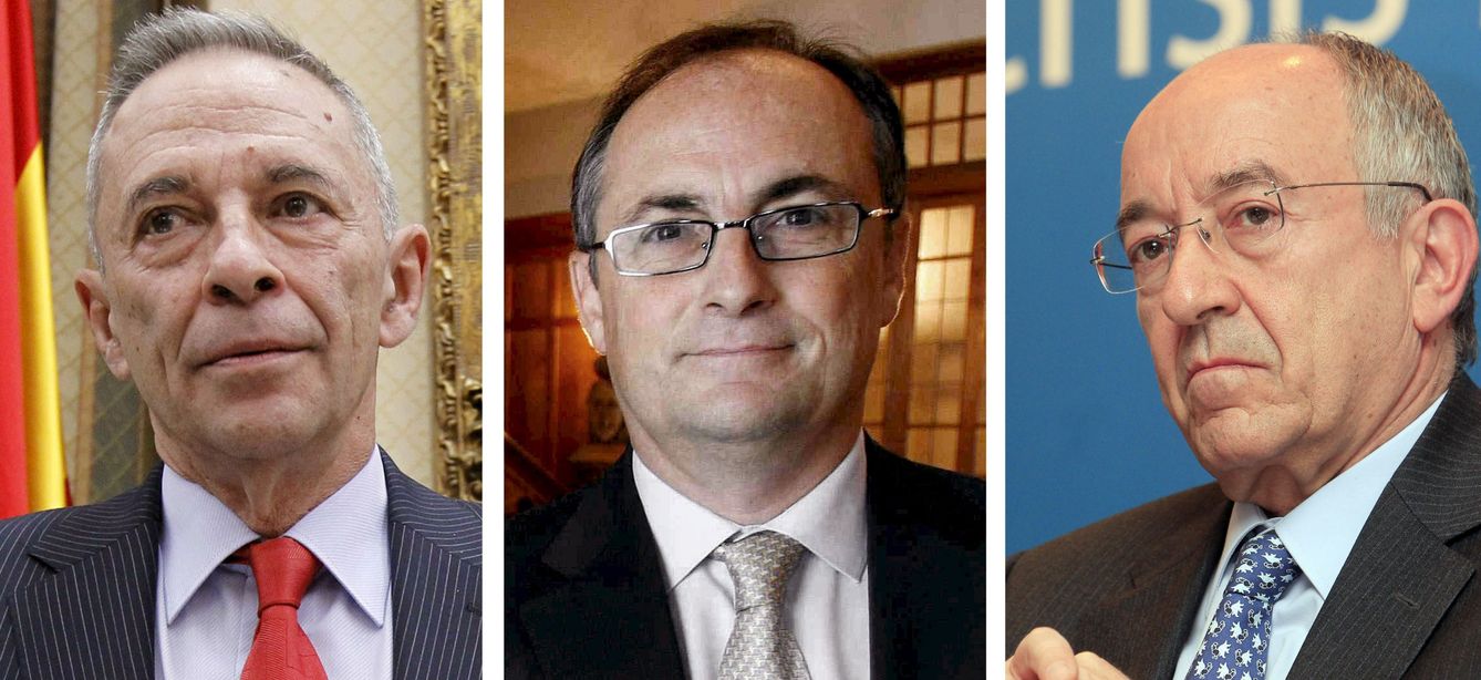 El exgobernador del Banco de España Miguel Ángel Fernández Ordóñez (d), el exsubgobernador Fernando Restoy (c) y el expresidente de la CNMV Julio Segura. (EFE)