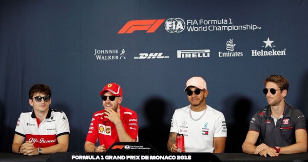 Foto: Leclerc, Vettel, Hamilton y Grosjean llegaron a la rueda de prensa de una manera un tanto peculiar (EFE)