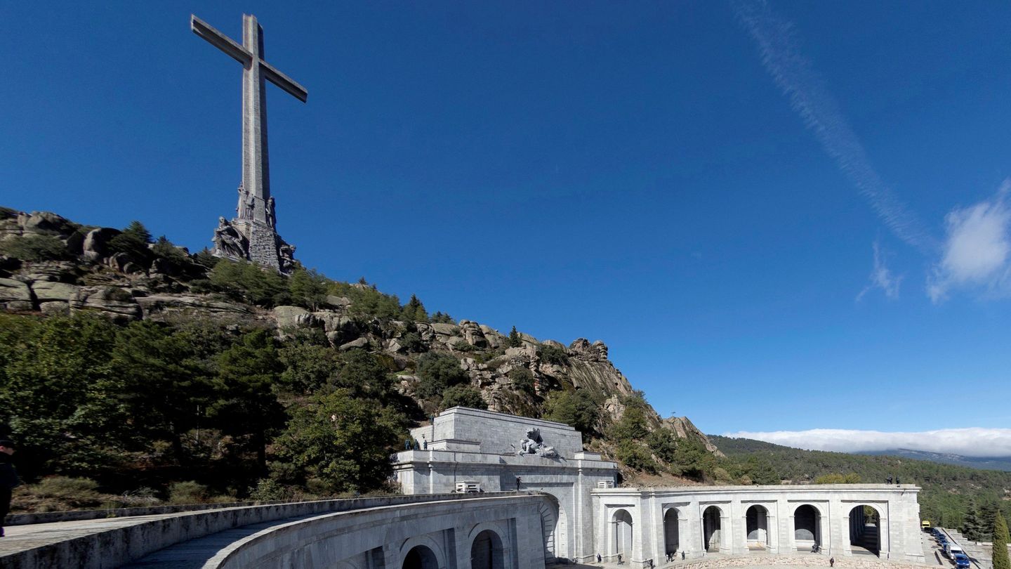 Imagen del Valle de los Caidos durante la exhumación de Francisco Franco. (Reuters)