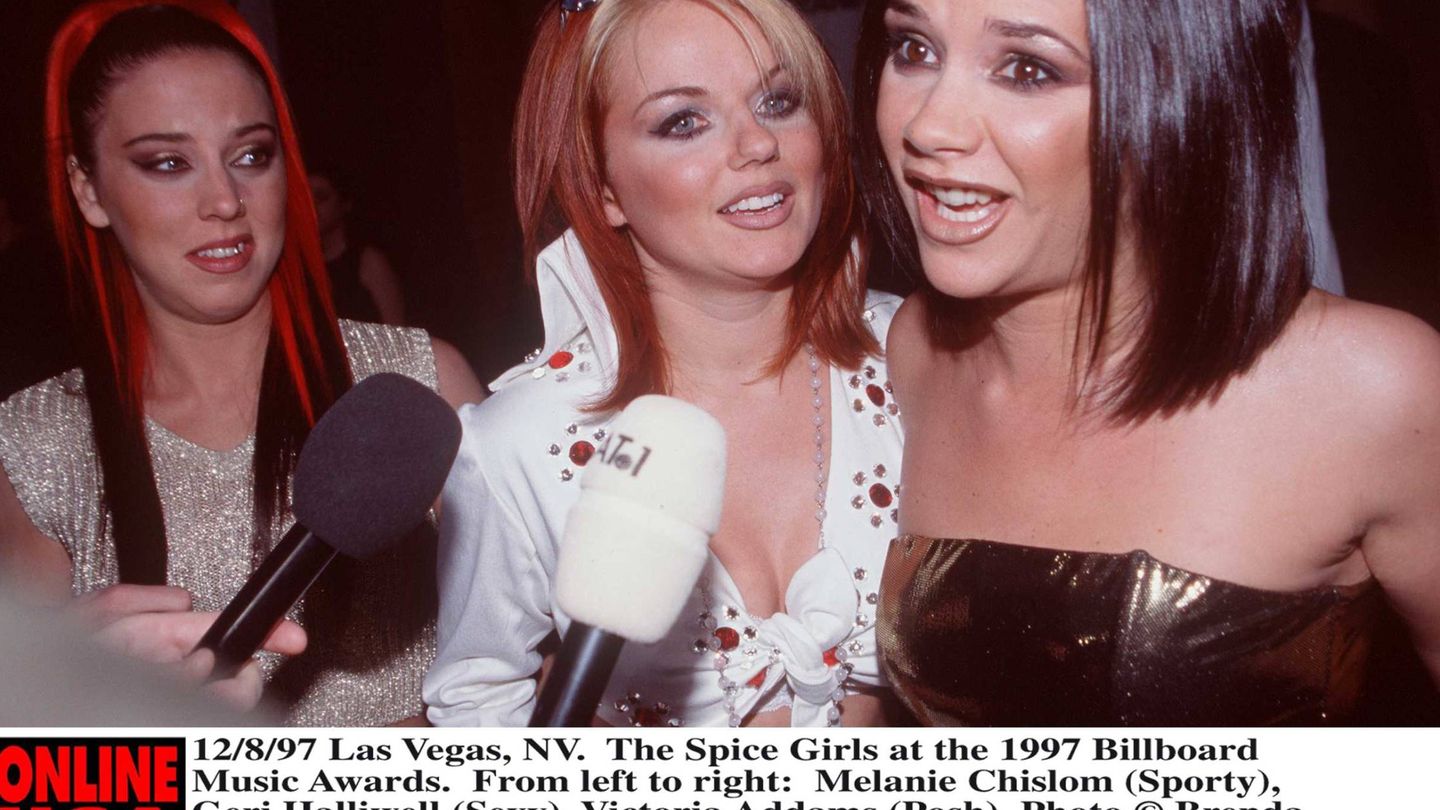  Victoria, con las Spice Girls en 1997. (Getty)