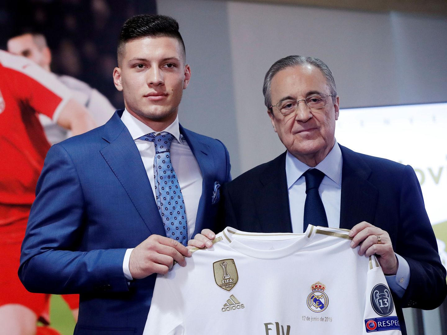 Luka Jovic y Florentino Pérez durante la presentación del primero como jugador del Real Madrid. (Reuters)