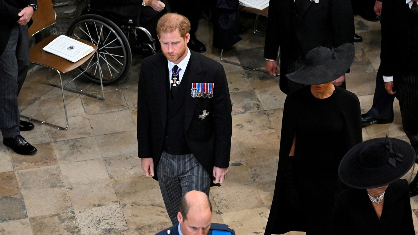 Meghan y Harry, en el funeral de la reina Isabel. (Reuters/Gareth Cattermole)