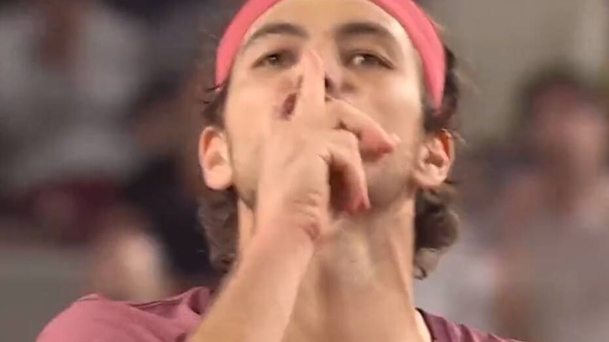 Mandando callar y lanzando besos al público: la celebración de Fritz en Roland Garros despierta todo tipo de reacciones