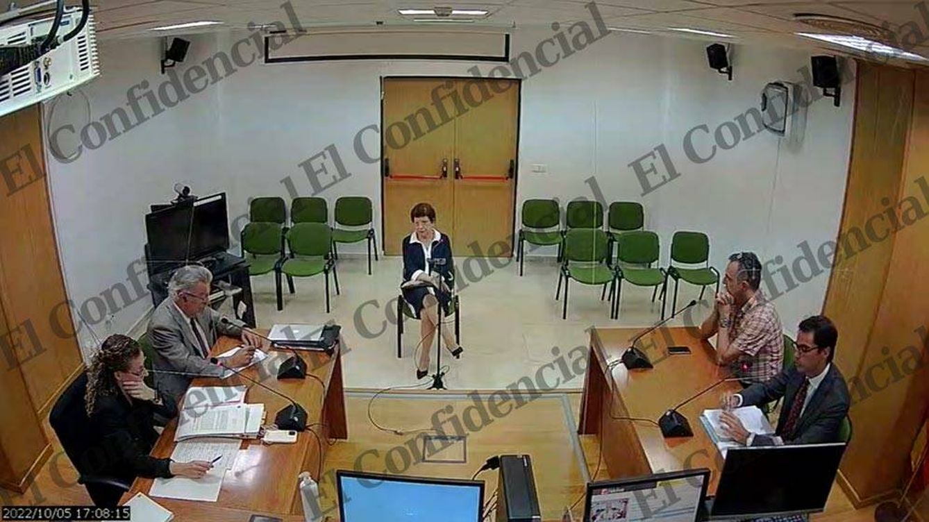 Foto: Salvadora Mateos durante su declaración en el Juzgado de Ceuta como imputada.