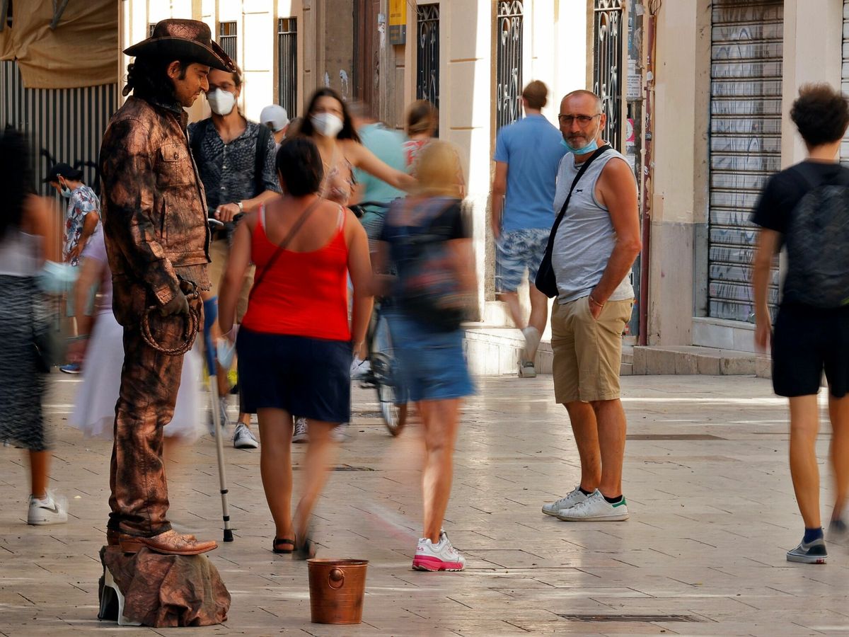 Foto: Turistas en Valencia. (EFE/Manuel Bruque)