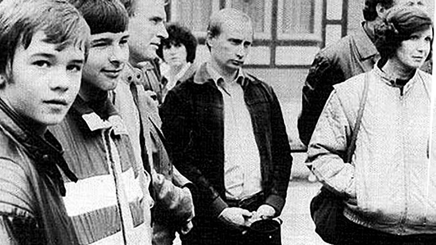 Vladimir Putin en su época de agente de la KGB en Berlín.