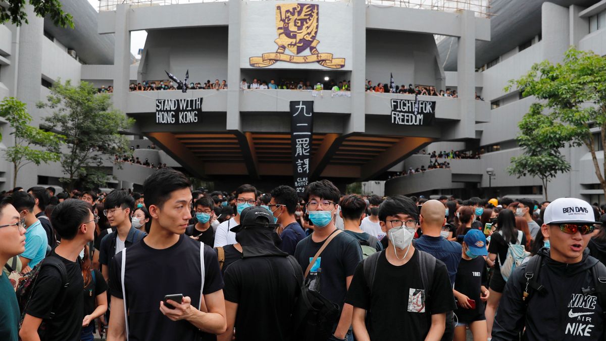 Miles de estudiantes abandonan las aulas para unirse a las protestas en Hong Kong