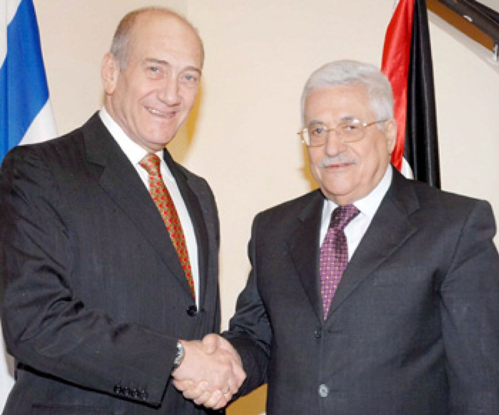 Foto: Abás asegura a Beilin que dimitirá en seis meses si no alcanza un acuerdo con Israel