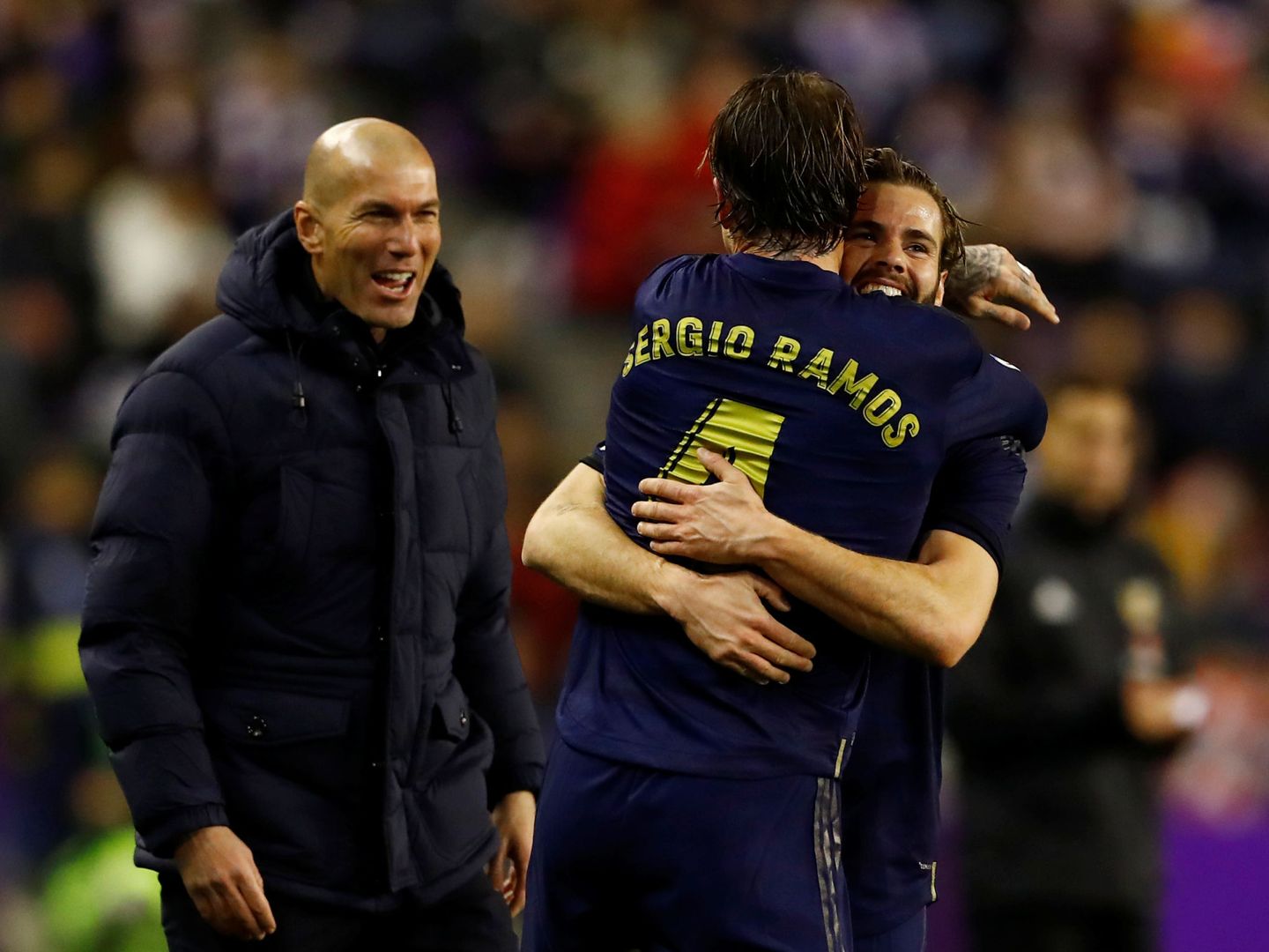 Zidane, feliz, en la celebración de Nacho y Sergio Ramos en Valladolid. (Efe)