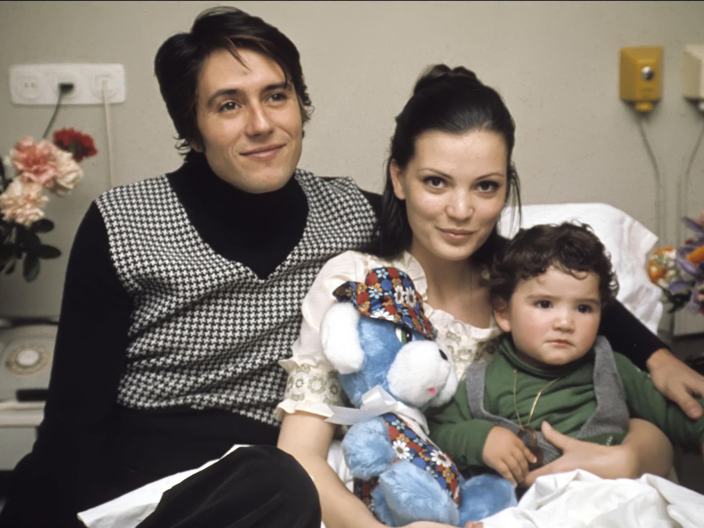 María José Cantudo junto a su marido, Manolo Otero, y su hijo (Gtres)
