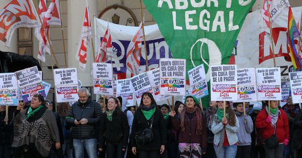 Foto: El 'pañuelazo verde' es una marcha para pedir la despenalización del aborto en Argentina. (EFE)