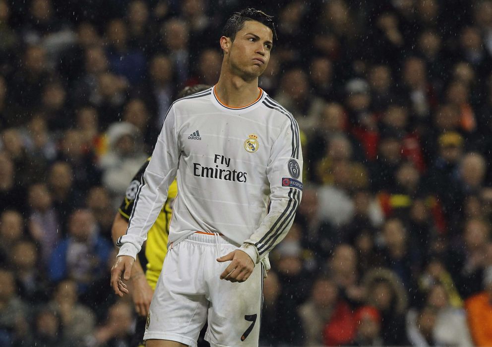 Foto: Cristiano Ronaldo se lamenta durante un momento del Real Madrid-Borussia del partido de ida de los cuartos de Champions.