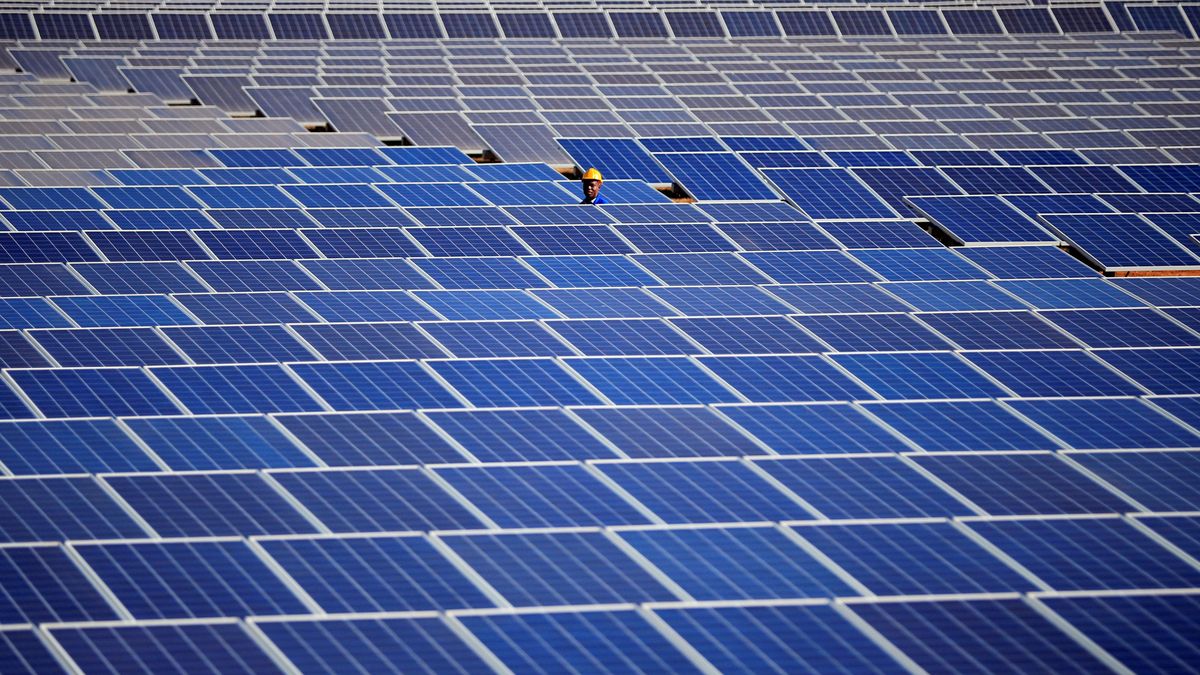 Solarpack cae un 13% en bolsa tras la colocación de sus accionistas y fundadores