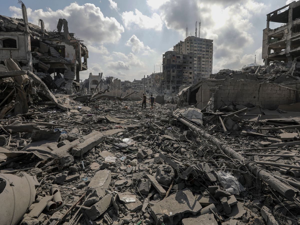 Foto: Devastación en la Franja de Gaza tras las represalias de Israel por los ataques de Hamás. (EFE/EPA/Mohammed Saber)
