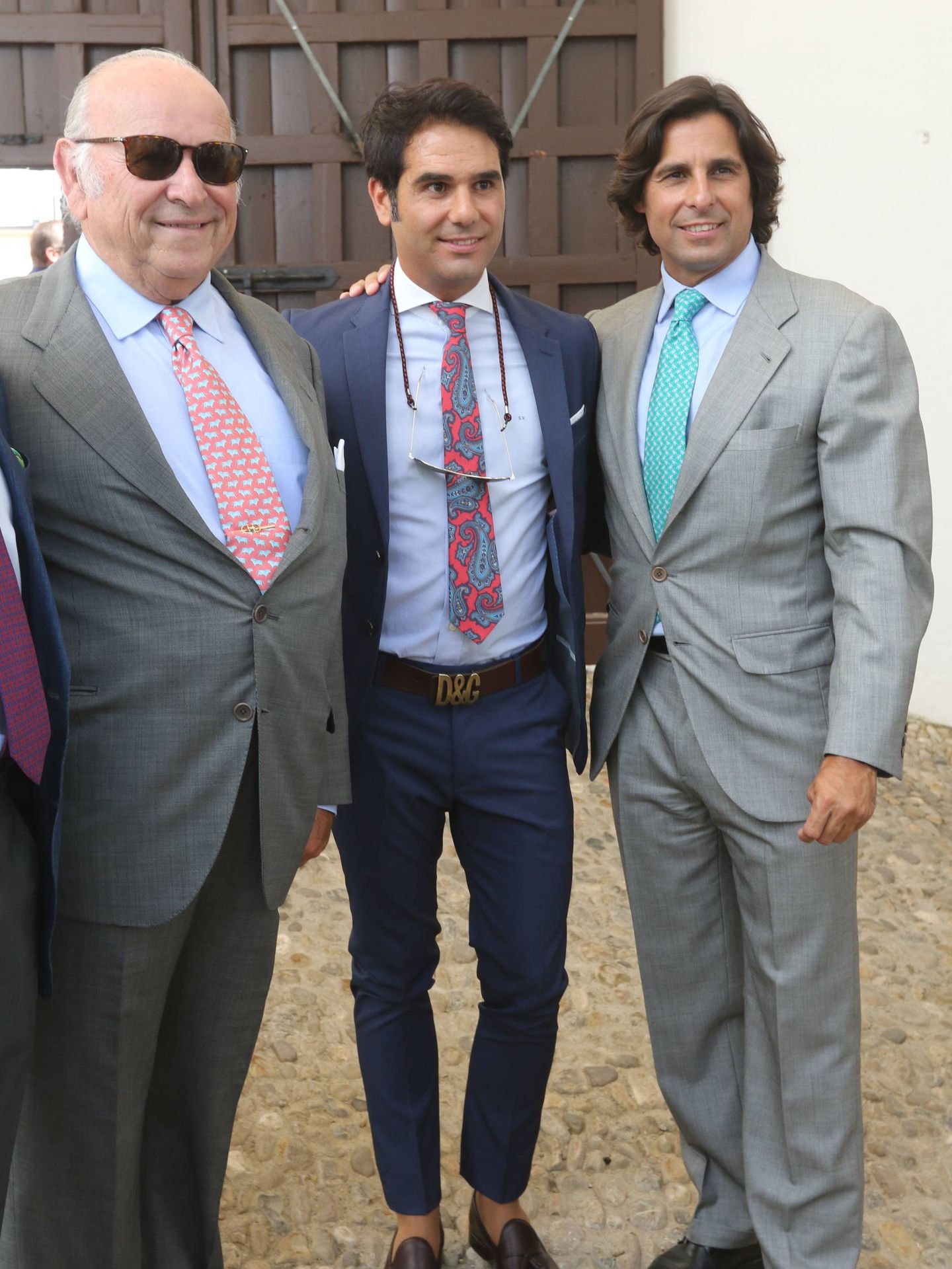 Álvaro Domecq, con Salvador Vega y Francisco Rivera, en la plaza de toros de Ronda. (CP)