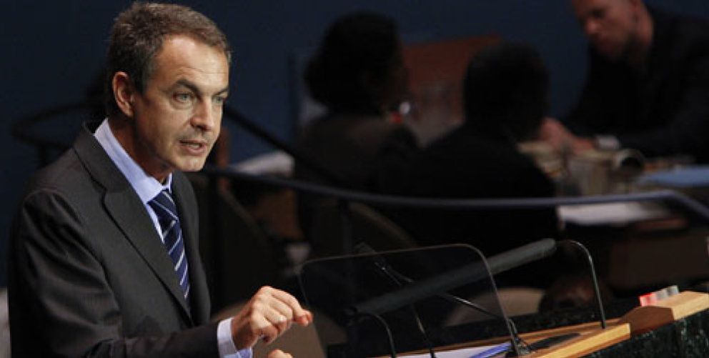 Foto: Zapatero dice que España bajará el déficit "cueste lo que cueste"