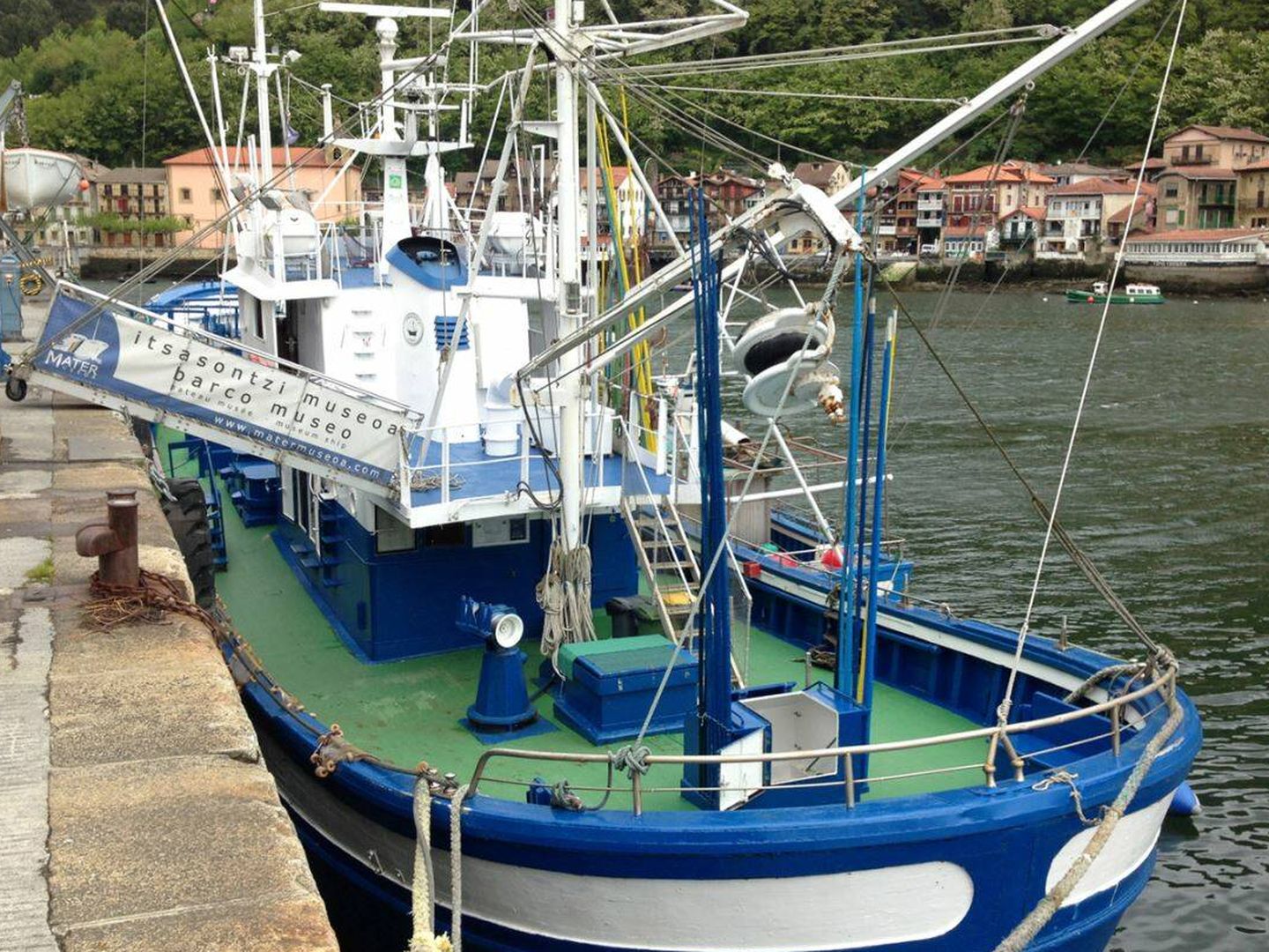 El 'Mater', en el puerto de Pasaia (Guipúzcoa), un barco-museo ejemplo de turismo formativo y regenerativo (Foto: Jose Luis Gallego)