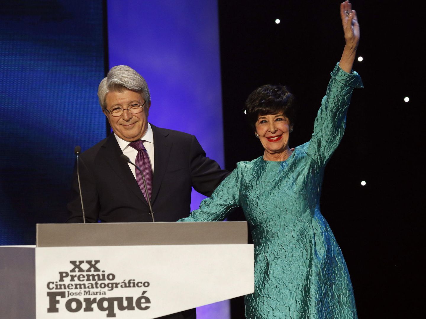 Enrique Cerezo y Concha Velasco en la gala de los Premios Forqué (Efe)
