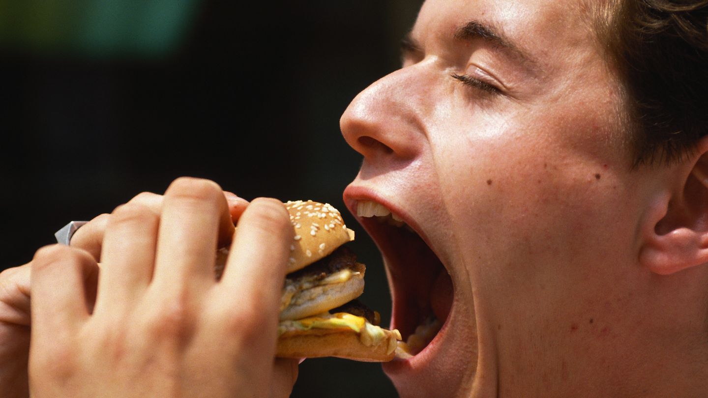 ¿Se puede llevar una dieta sana comiendo en McDonald's? (Corbis)
